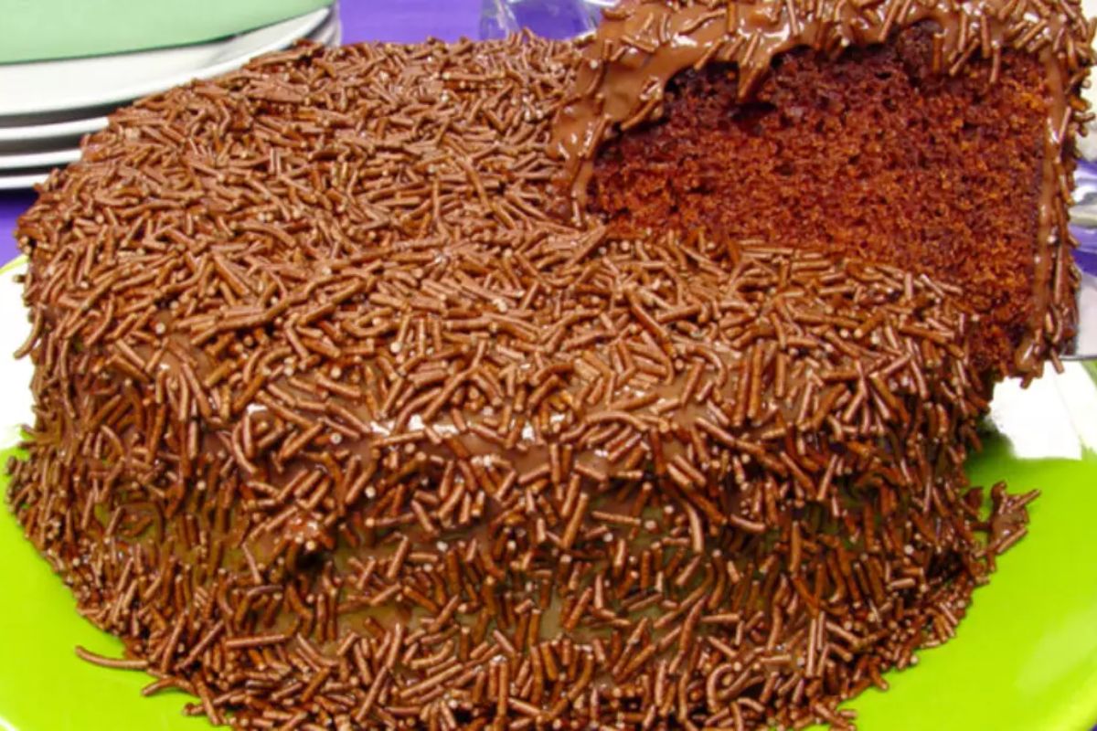 Bolo molhadinho de brigadeiro