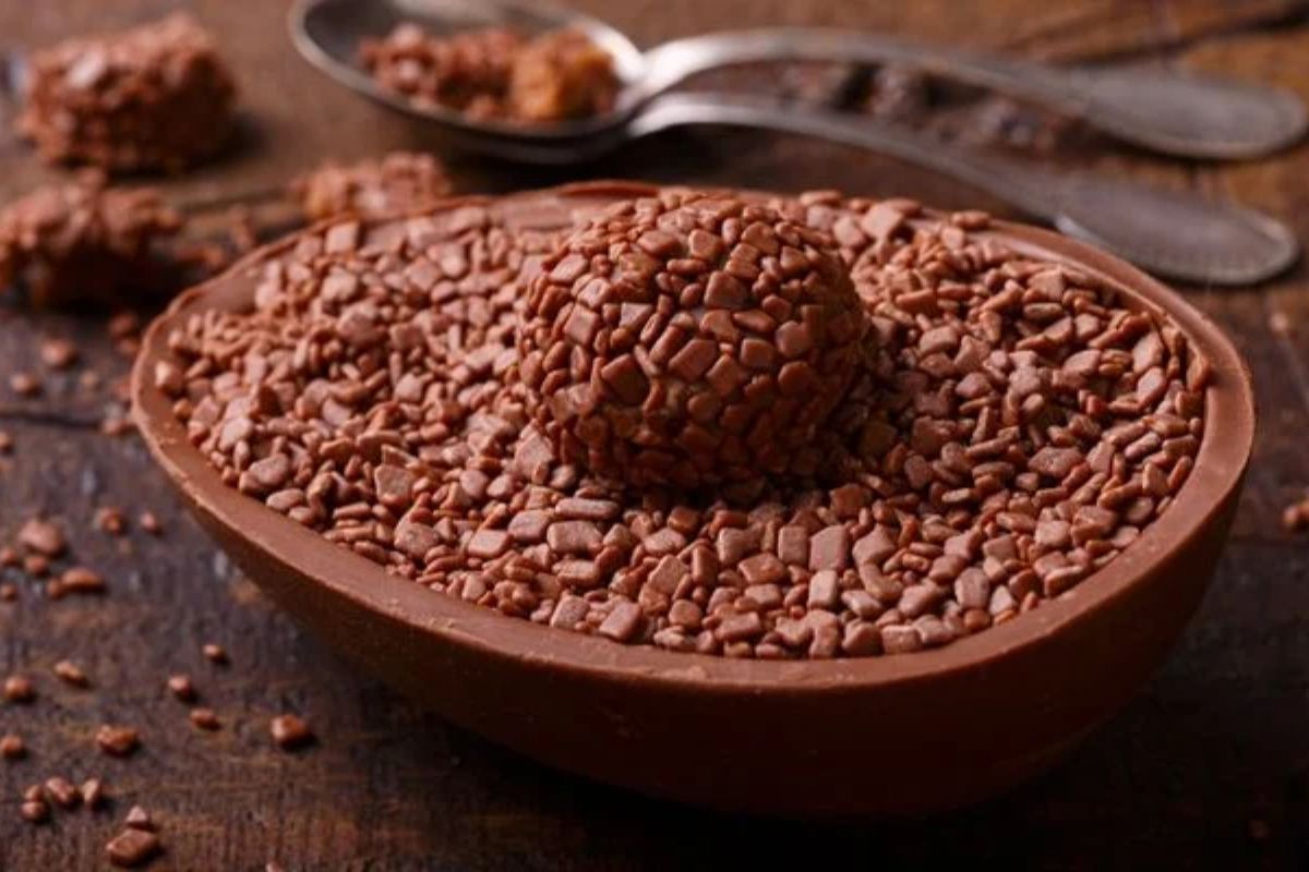 Ovo de páscoa trufado com brigadeiro caseiro