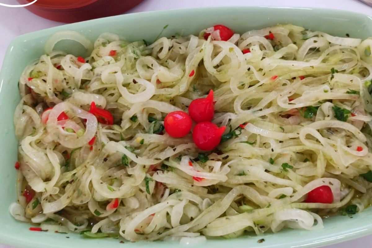 Salada de cebola para churrasco