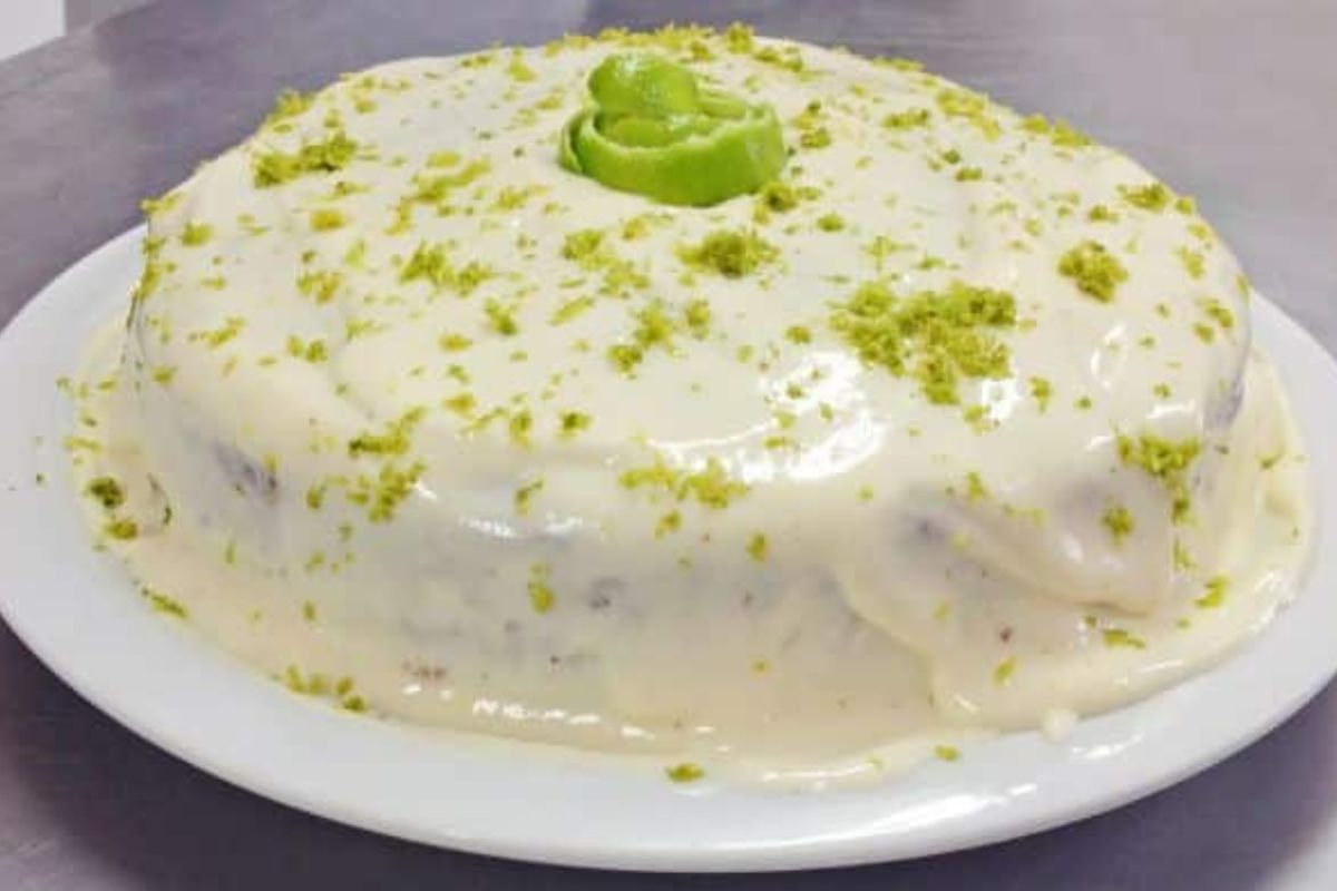 Bolo de Limão com Cobertura: Uma Receita Refrescante e Deliciosa