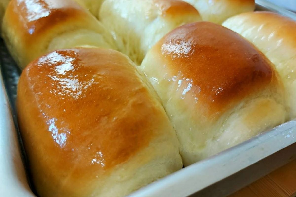 Pão caseiro fofinho que não precisa sovar: Sugestão perfeita pra você servir com um Cafezinho!