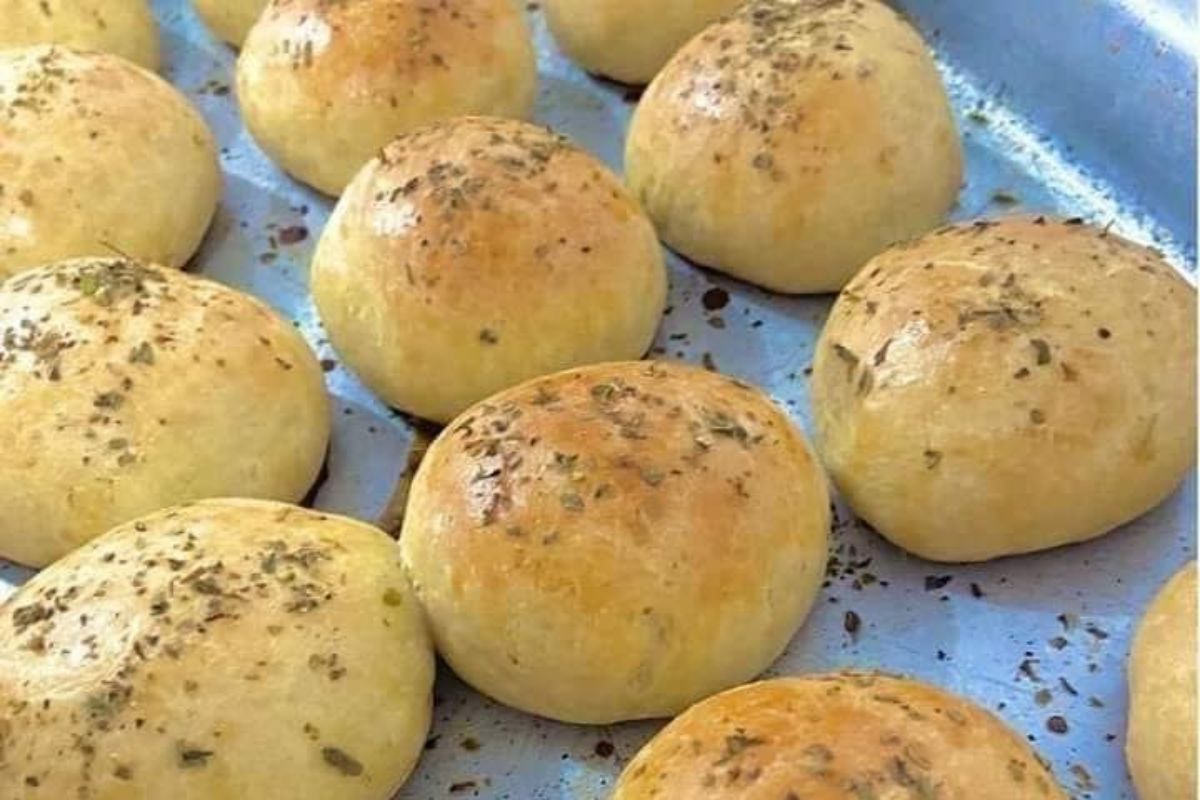 Pãozinho de Cebola de Liquidificador prático e saboroso