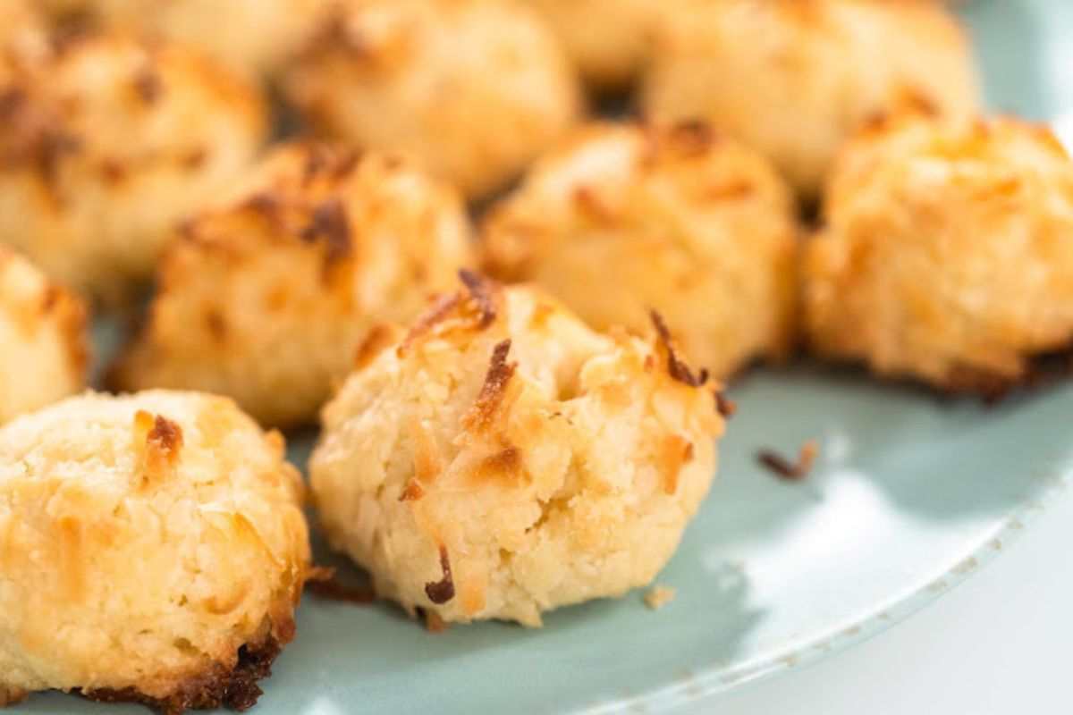 Biscoitos de Coco Fáceis – Delicie-se com Essas Pequenas Delícias Crocantes!