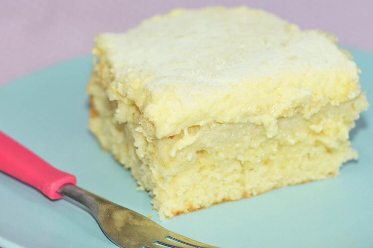 Bolo Mousse de Leite Ninho: O Sabor de Infância em uma Delícia Cremosa!