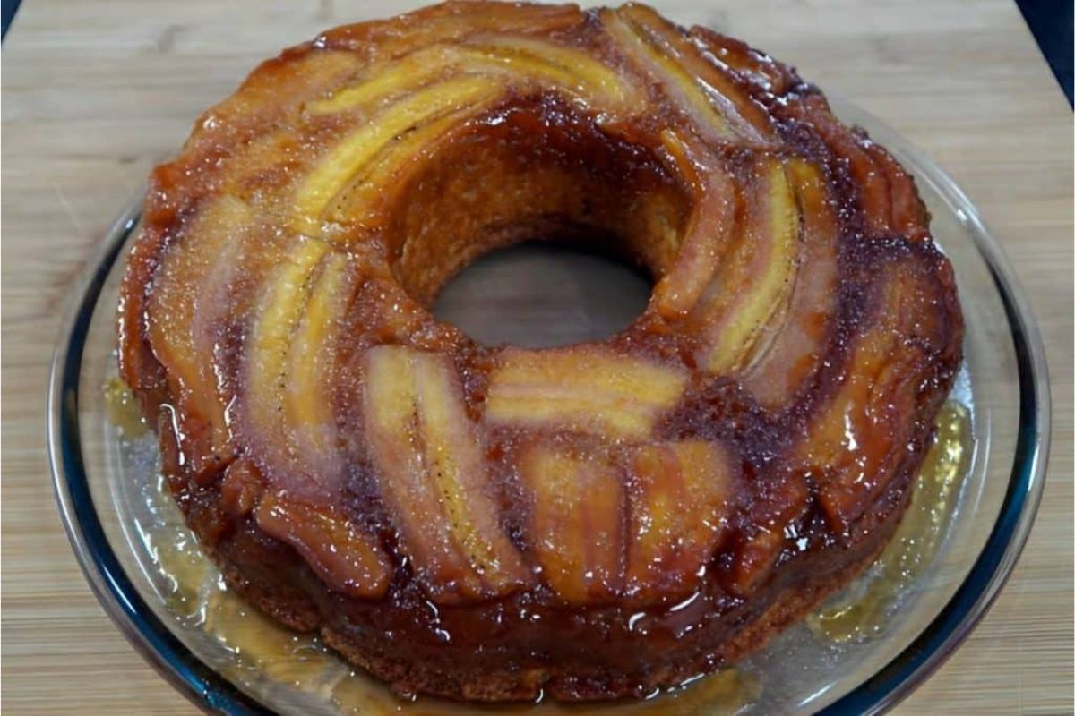 Bolo de Banana Caramelada: Receitinha simples de fazer e muito saborosa!