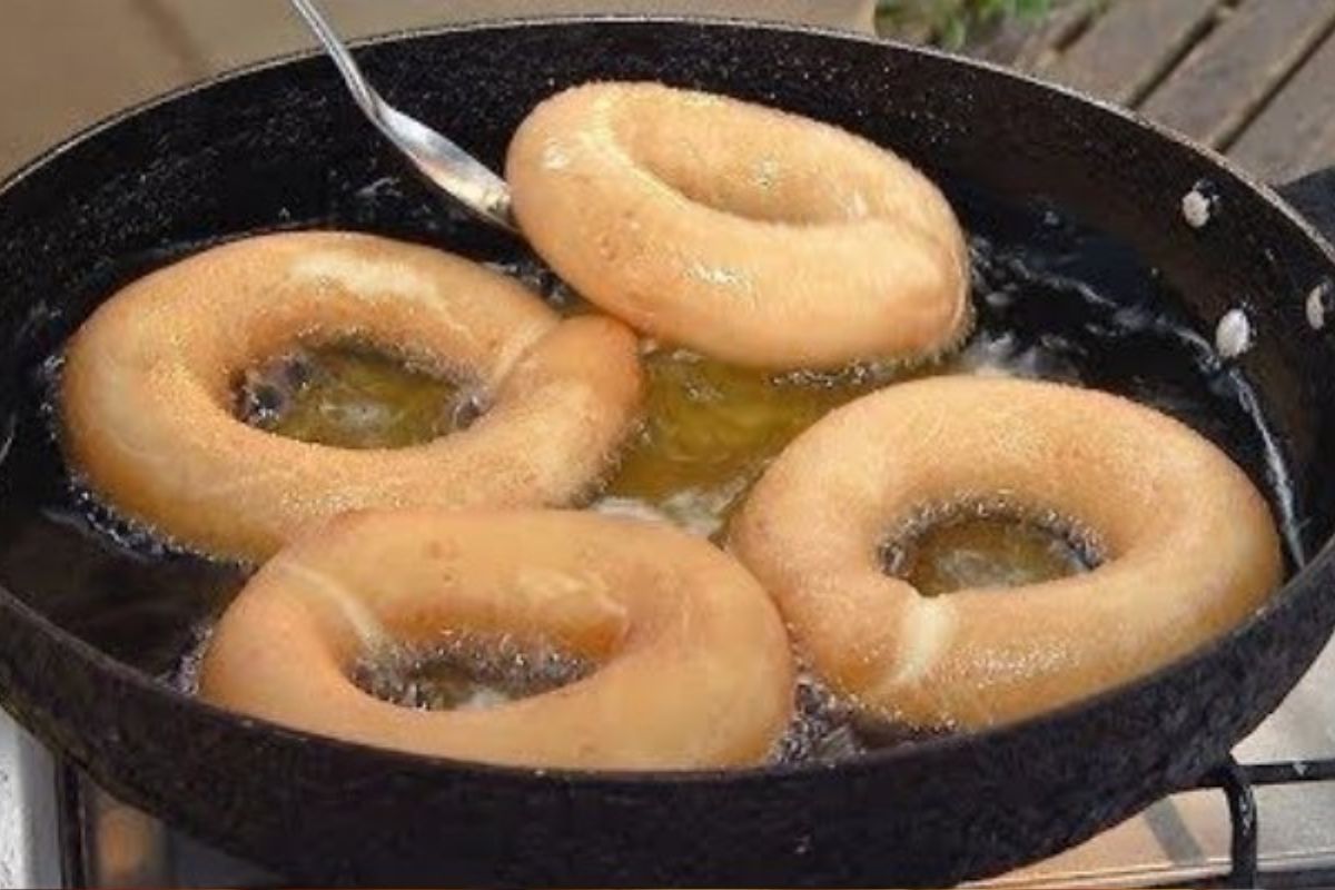 Bolo de Doce Frito: Uma Explosão de Sabor e Crocância em Cada Mordida!