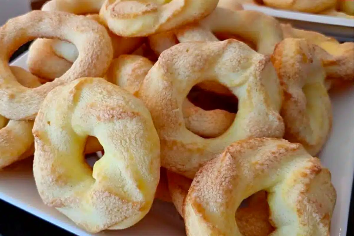 Rosquinha doce de polvilho da Vovó: Receitinha tradicional pra você servir com um Cafezinho!