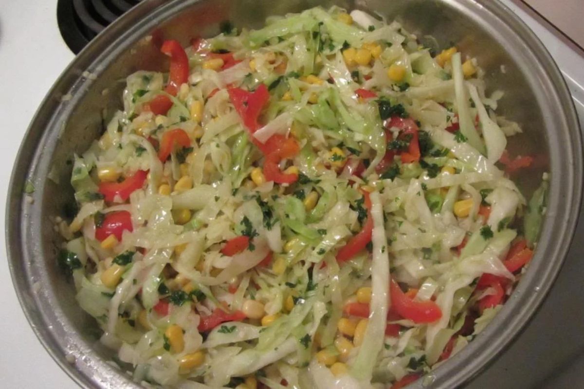 Salada Refrescante de Repolho Refogado: Uma Combinação Irresistível de Nutrição e Sabor!