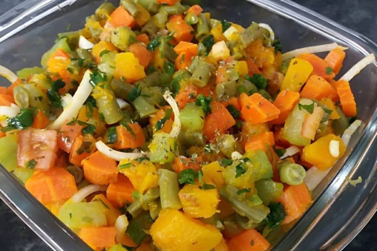 Salada de Legumes Cozidos: Uma Explosão de Cores e Sabores Nutritivos!