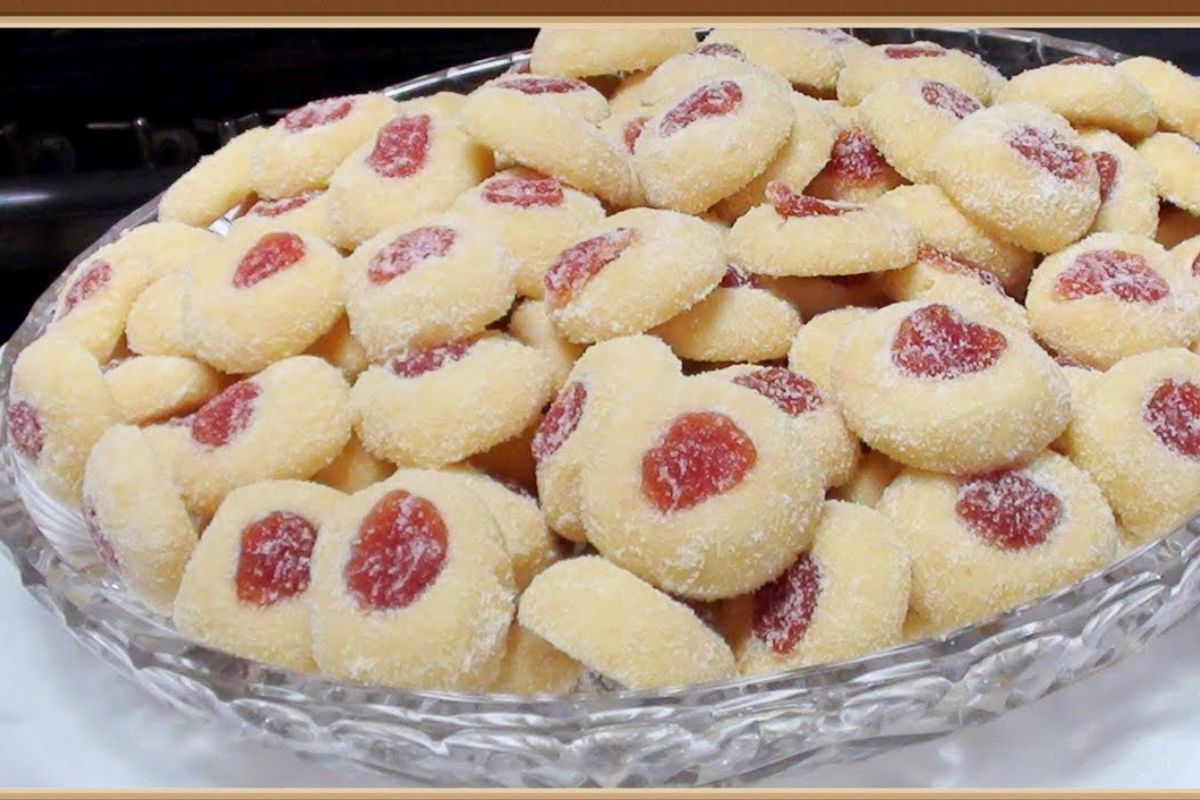 Biscoitinho amanteigado com recheio de goiabada: Opção perfeita pra você servir no café da tarde!