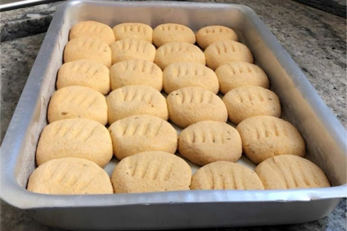 Bolachinha de Fubá crocante: Receitinha perfeita pra servir com o Café!