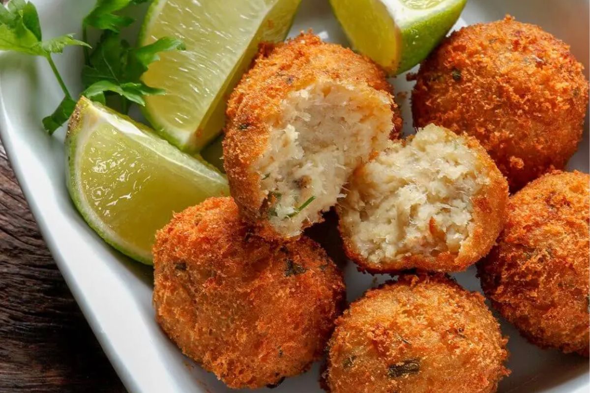 Bolinho de Bacalhau Crocante e Macio: Receita Fácil e Tradicional!