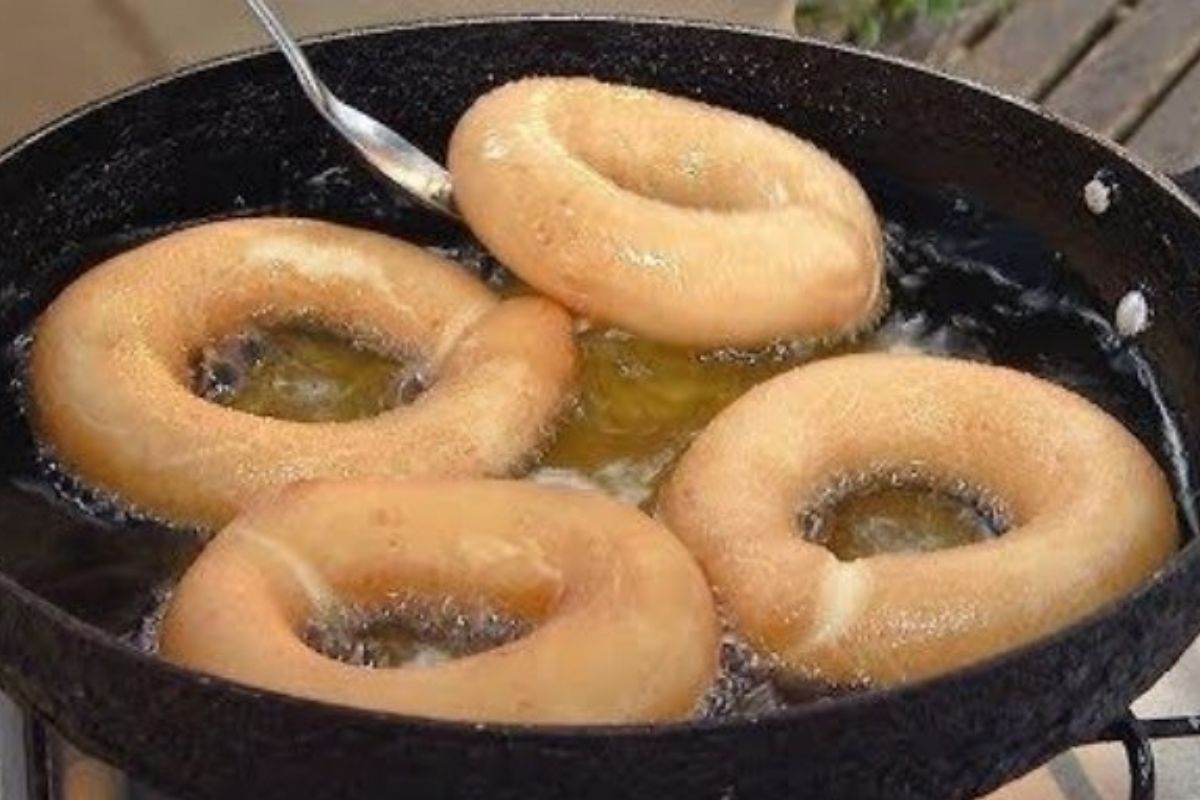 Bolinhos Fritos de Polvilho Doce: Receita fica pronta em poucos minutos!