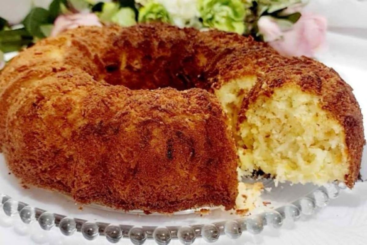 Bolo de Coco com cenoura fácil e econômico: Receitinha deliciosa!