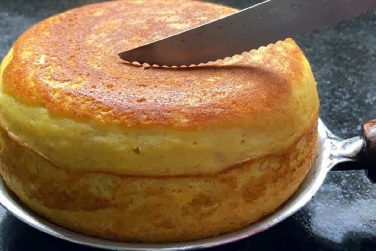 Bolo de Frigideira sem açúcar e farinha: Receitinha ideal pra servir com o Café!