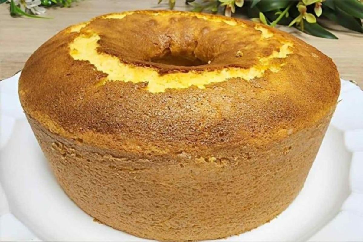 Bolo de Fubá amanteigado: Receita simples pra acompanhar o Café!