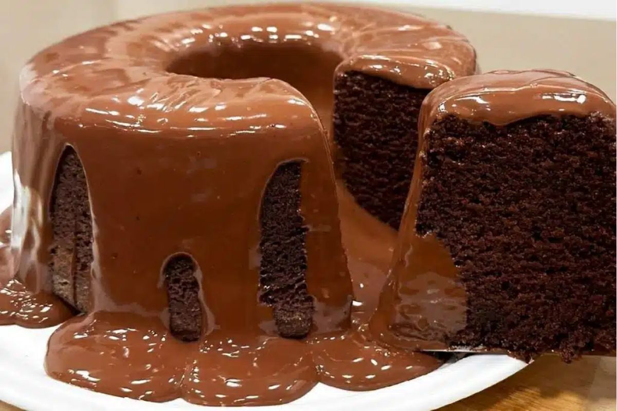 Bolo de chocolate fofinho fácil e delicioso as crianças vão amar!