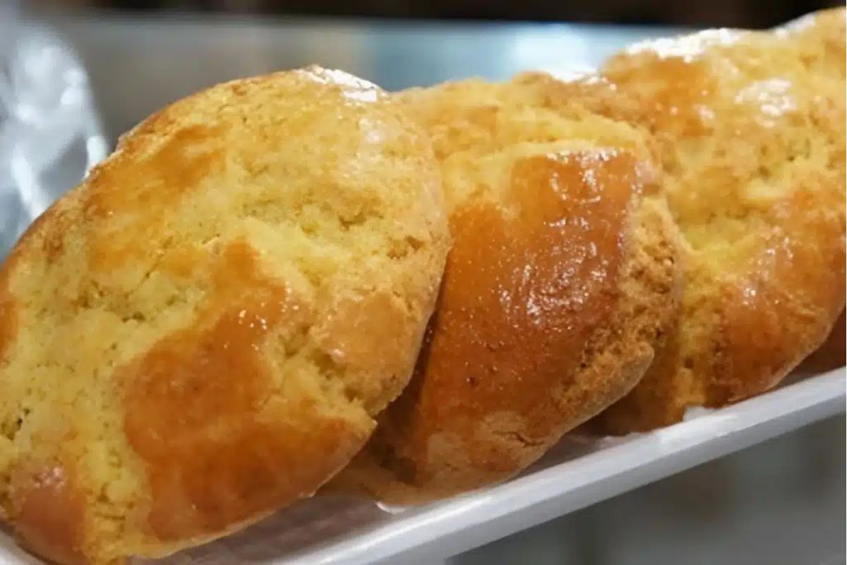 Broa de padaria que derrete na boca: deliciosa e perfeita para o lanche da tarde ou café da manhã!