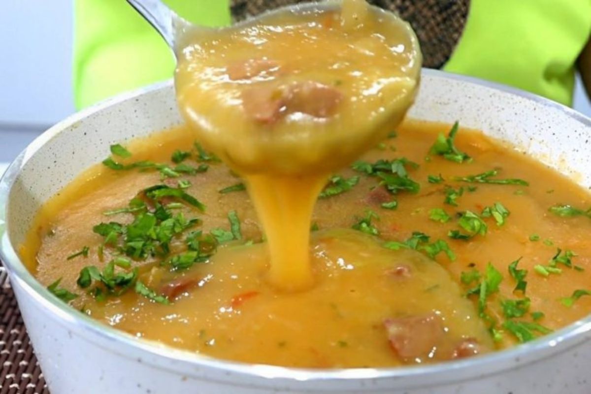 O Caldo dos Deuses: Delicie-se com o Irresistível Caldo de Mandioca e Linguiça Cremoso!