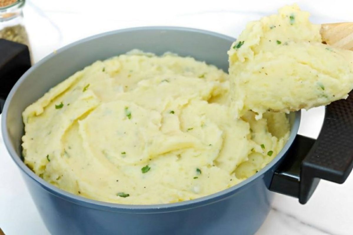 Purê de Batata simples: Receitinha perfeita pra você servir de acompanhamento na refeição!