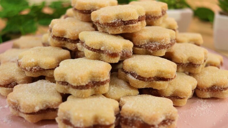 Biscoito Amanteigado com Doce de Leite: Uma Dupla Irresistível de Sabor e Textura!