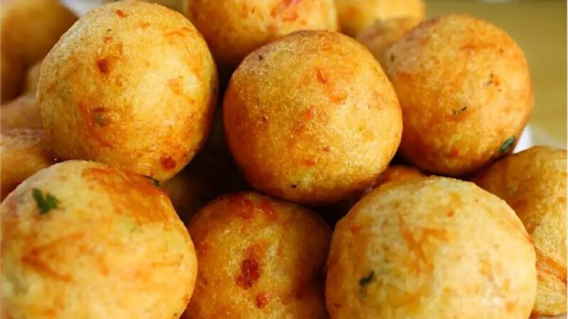 Bolinho de batata com frango que desmancha na boca uma delícia!