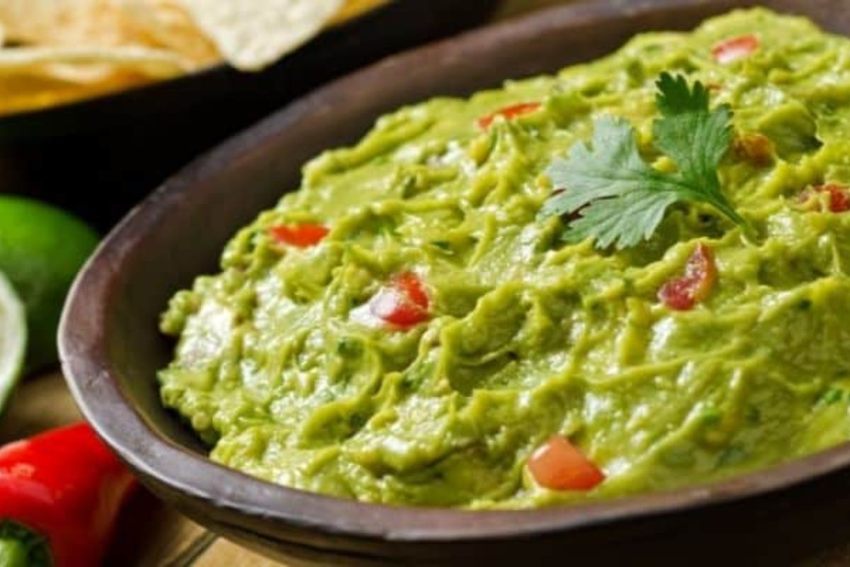 Receita de Guacamole: Sugestão pra você servir com torradas e nachos!