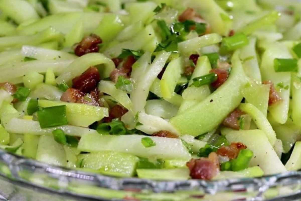 Salada de chuchu com bacon: Receitinha prática e deliciosa!