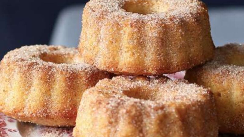 Bolinho Quentinho que Desmancha na Boca: Uma Receita Deliciosa!