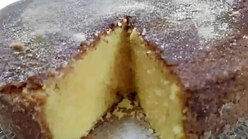 Bolo de Fubá com Cobertura de Açúcar e Canela: O Aconchego da Hora do Café!