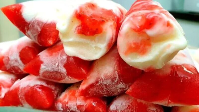 Geladinho de Ninho com Morango: Uma Explosão de Sabor para Refrescar seus Dias!