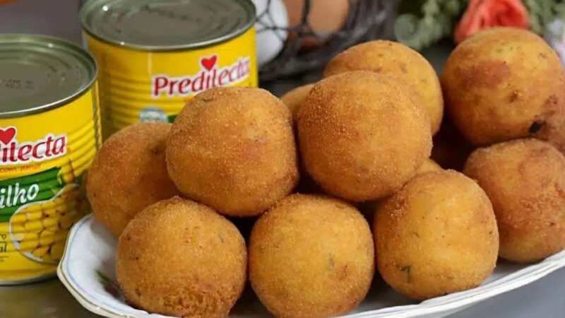 Bolinho de Milho Frito Recheado com Queijo: O Lanche dos Sonhos!