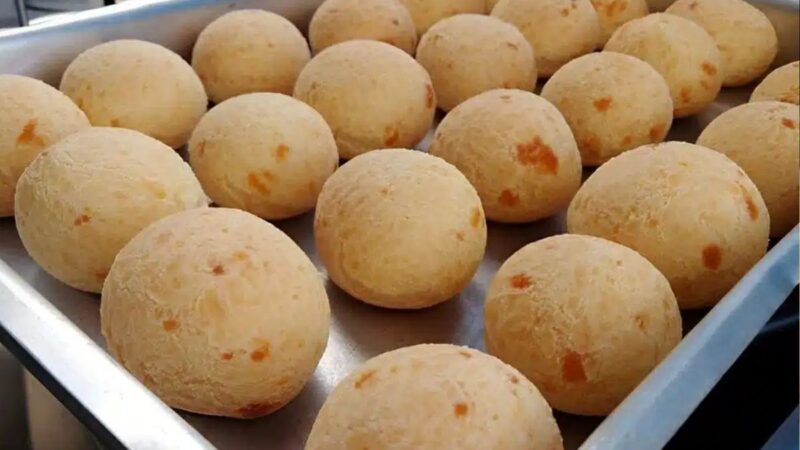 Pão de Queijo Mineiro: A União Perfeita de Muçarela e Parmesão!