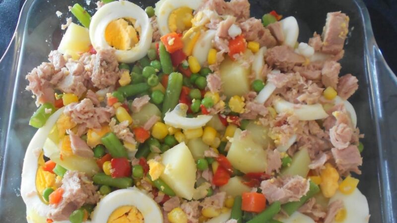 Salada Russa de 3 Minutos: Saboreie a Delícia de uma Receita Prática e Saborosa!