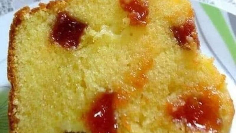 Delícia Brasileira: Desvendando o Segredo do Bolo de Fubá com Queijo e Goiabada