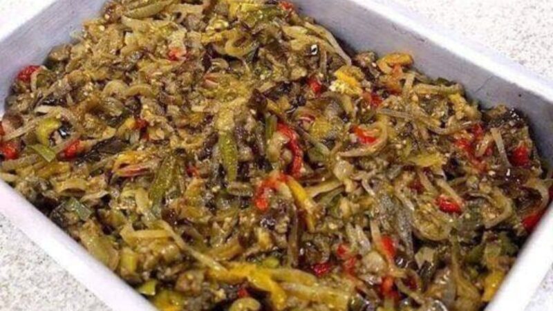 Caponata de Berinjela Fácil: Uma Explosão de Sabores Italianos em sua Cozinha