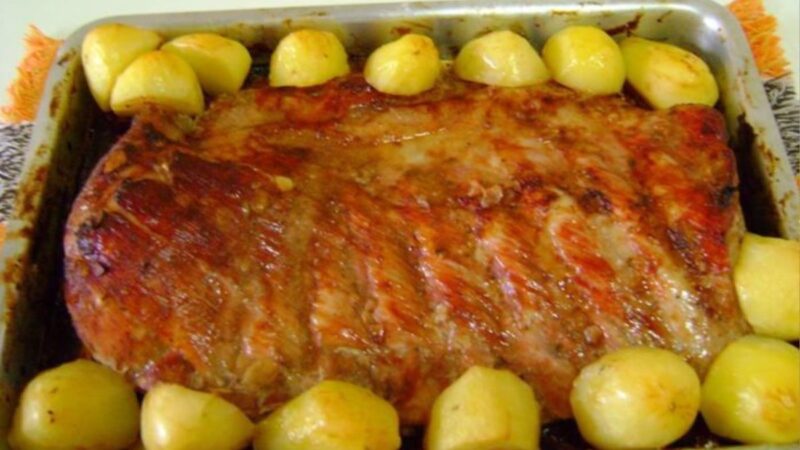 Costelinha de Porco com Batatas ao Forno: Uma Sinfonia de Sabores para Deleitar seu Paladar