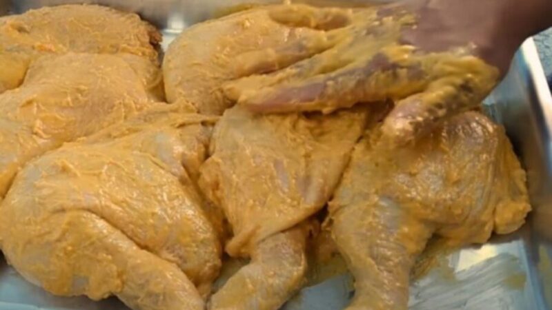 Coxa de Frango Assada na Maionese: Sabor Irresistível com Toque de Simplicidade