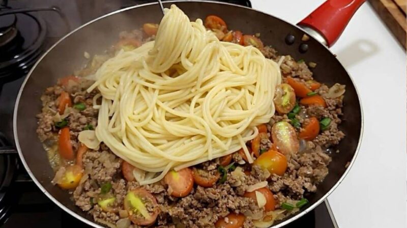 Macarrão na Manteiga com Carne Moída: Uma Sinfonia de Sabores em Cada Garfada