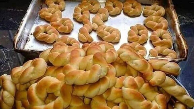 Rosquinhas Caseiras: Fáceis e Deliciosas, Um Toque de Carinho em Cada Mordida!