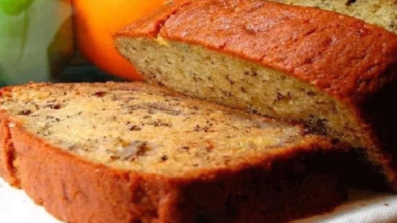 Desfrute de uma Deliciosa e Nutritiva Combinação: Bolo de Aveia com Banana, Maçã e Nozes