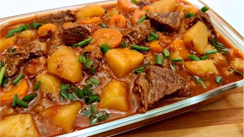 Delícia de Carne de Panela com Cenoura e Batata: Um Clássico Reconfortante