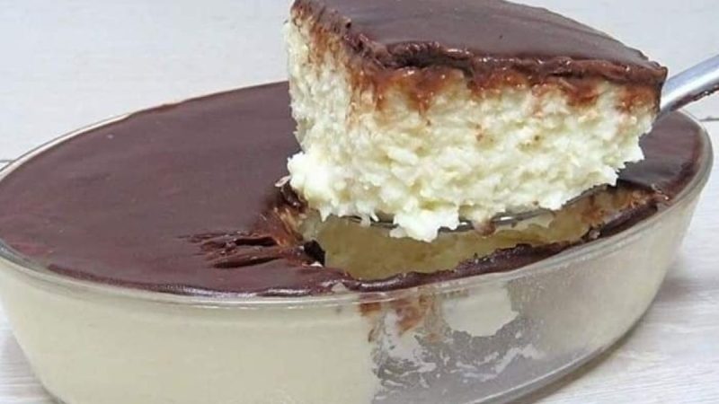 Delicie-se com o Gelado de Coco Cremoso com Cobertura de Chocolate: Uma Explosão de Sabores!