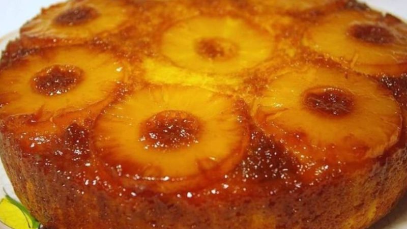 Bolo de Abacaxi Caramelado: Uma Delícia Tropical que Derrete na Boca