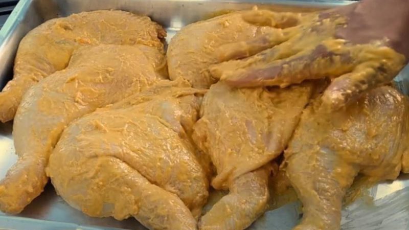 Coxa de Frango Assada na Maionese: Uma Explosão de Sabor e Suculência