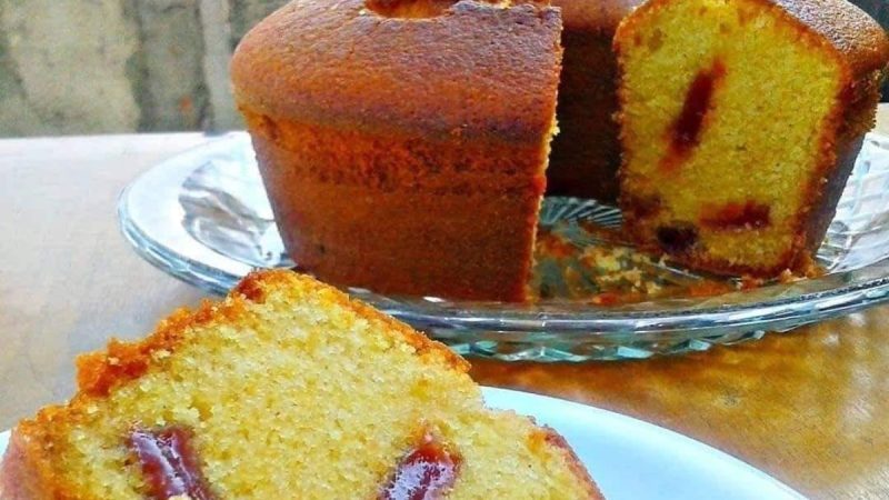 Delicie-se com uma Tentação Brasileira: Receita de Bolo de Fubá com Goiabada