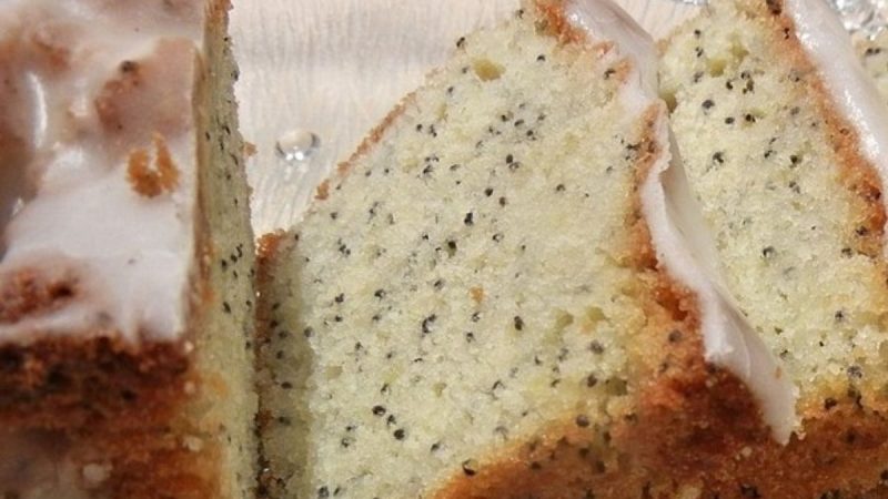 Descubra a Refrescância: Receita de um Irresistível Bolo de Limão e Chia com Cobertura