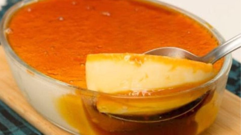 Pudim de Maizena na Travessa: Uma Sobremesa Clássica Reinventada em uma Versão Deliciosa e Prática