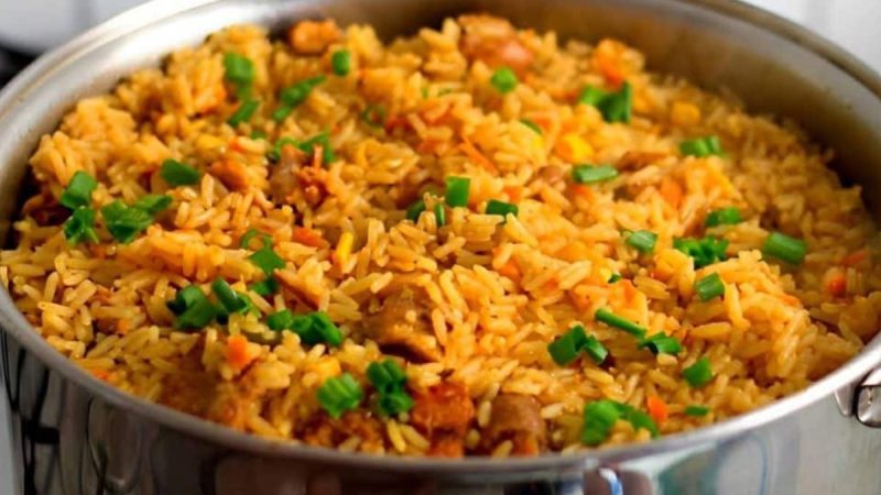 Arroz com Galinhada: Uma Explosão de Sabores para o seu Paladar!