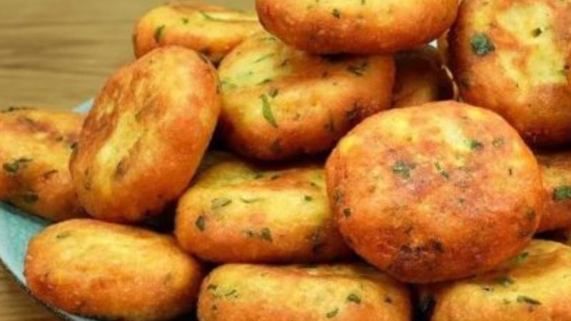 Delicie-se com Estes Bolinhos de Batata da Vovó: O Acompanhamento Perfeito para Qualquer Viagem!